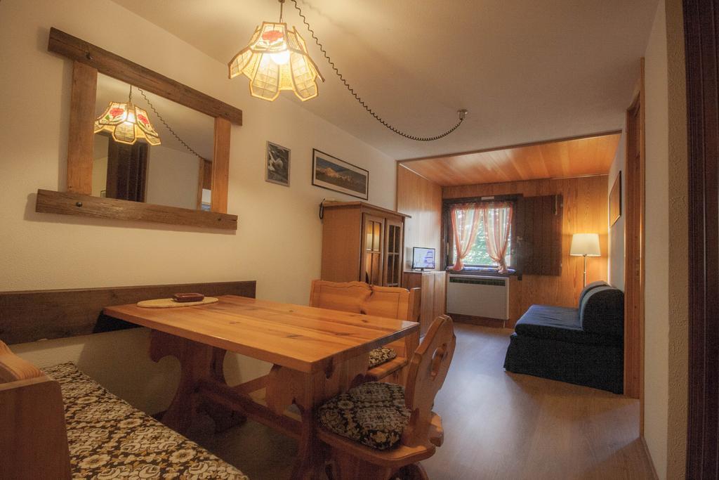 بيريوِل تْشيرفينيا Residence Petit Tibet الغرفة الصورة