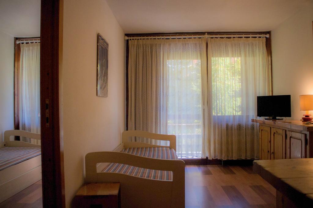 بيريوِل تْشيرفينيا Residence Petit Tibet الغرفة الصورة
