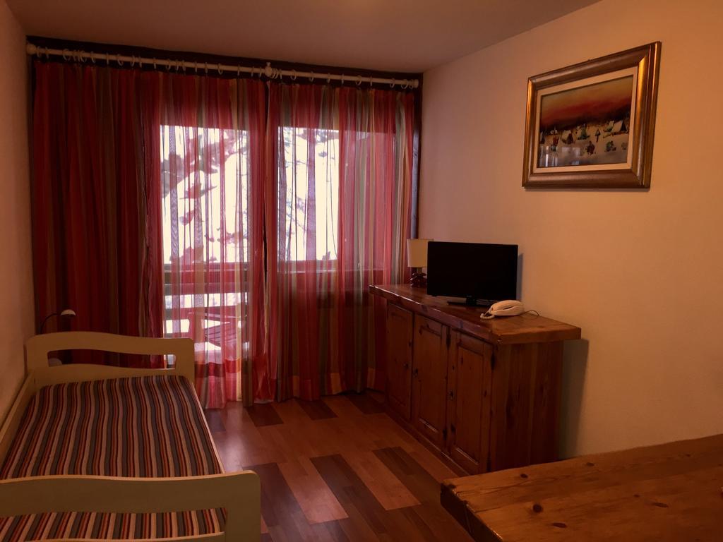 بيريوِل تْشيرفينيا Residence Petit Tibet المظهر الخارجي الصورة